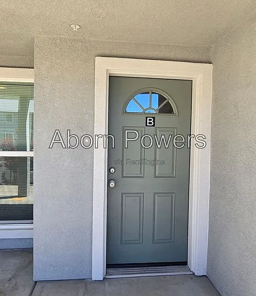 575 Racquet Way #B — Photo 3