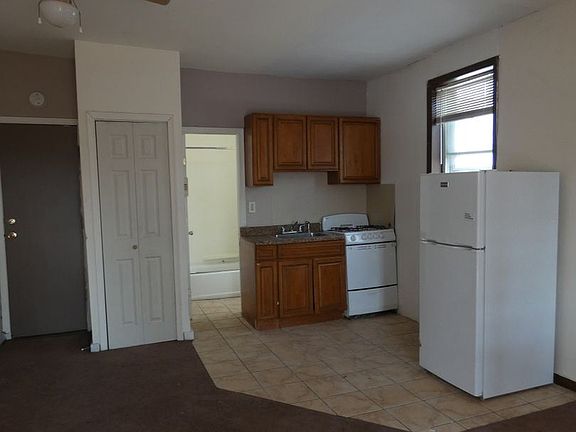3rd image of 3005 Richmond St APT 2R