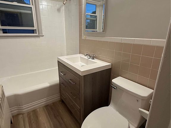 2nd image of 77 Westbourne Pkwy APT 3B