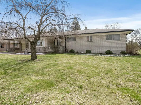 15790 Luxemburg Ave, Fraser, MI 48026