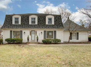 9225 Pawnee Ln, Leawood, KS 66206