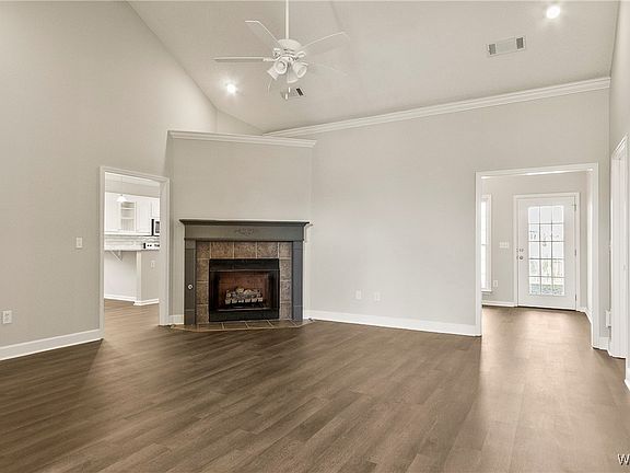 4th image of 1510 Edward Cir