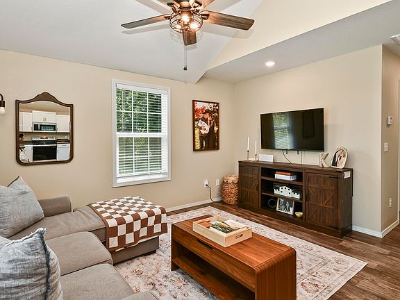5th image of 430 Fillmer Avenue