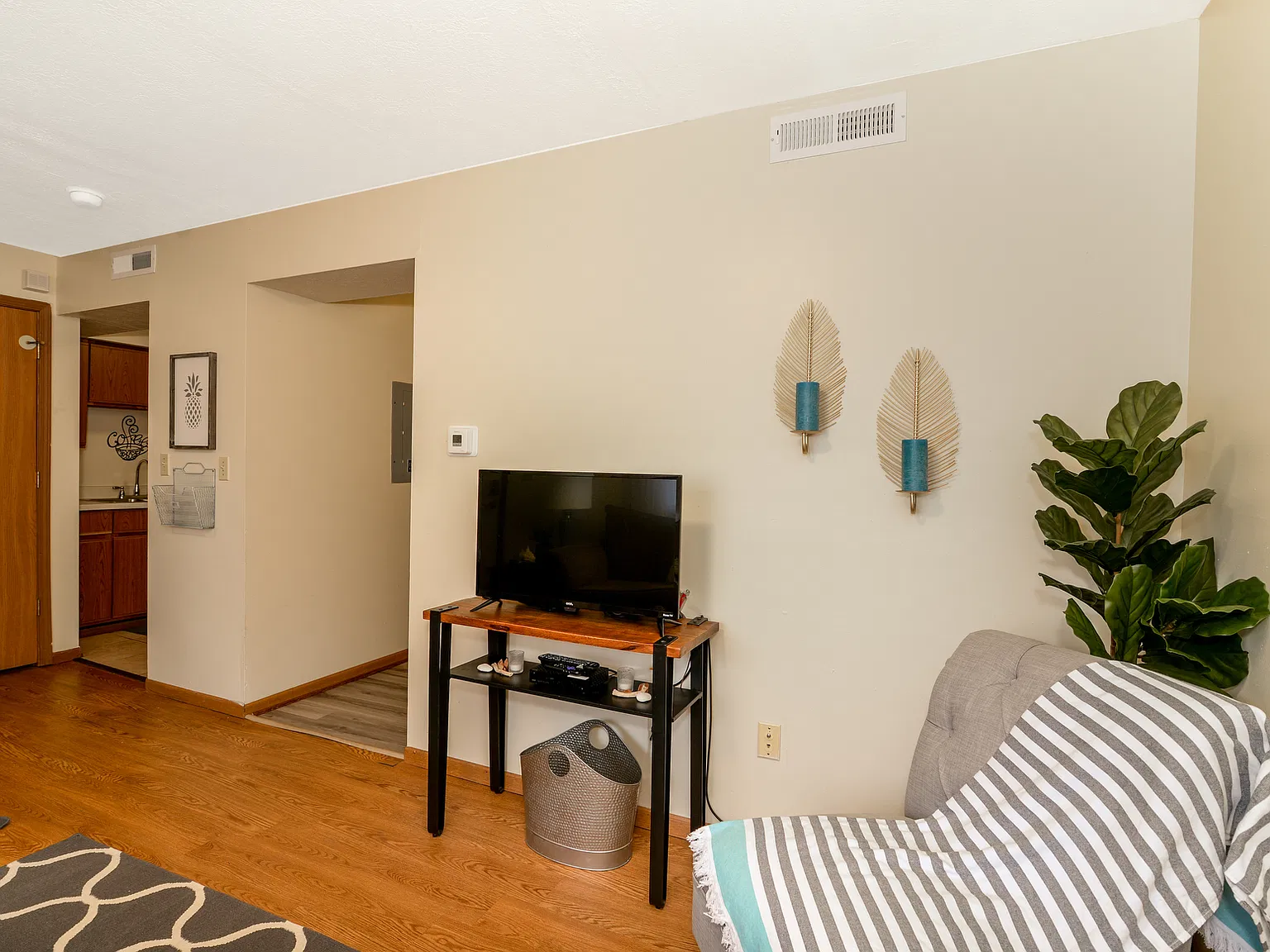2 bed, 680 sqft, $1,950 — Photo 2