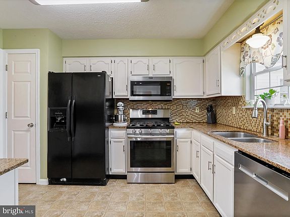 3rd image of 105 Blanche Cir