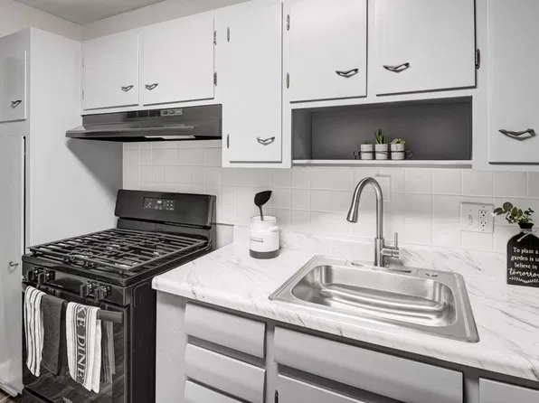 Montgomery Plaza Apartments