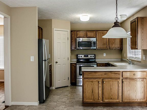 2nd image of 2257 Berkshire Ct