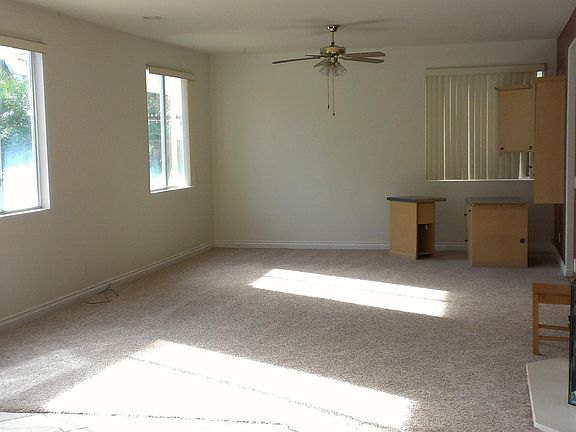 4th image of 932 Othello Ln