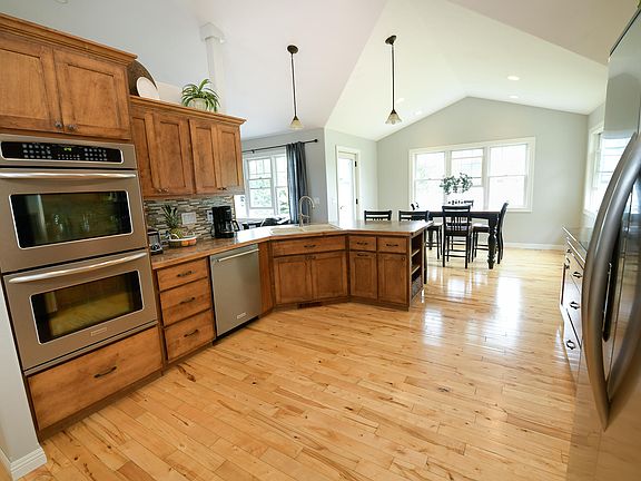4th image of 246 Christian Dr