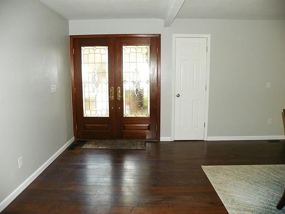 3rd image of 1947 Gainsborough Ln