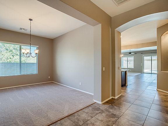 4th image of 2520 E Iris Dr