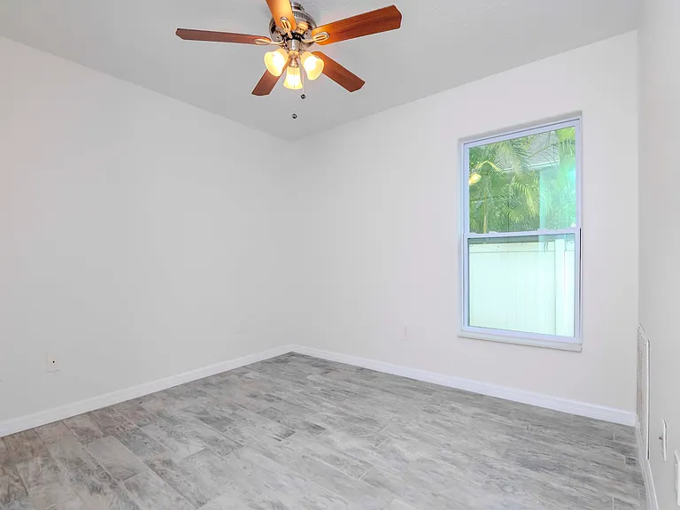 6235 S Adelia Ave — Photo 24