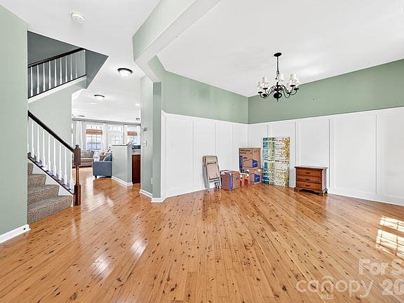 5th image of 8261 Bridgegate Dr