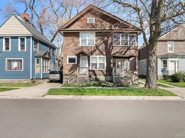 1024 8th St, Port Huron, MI 48060