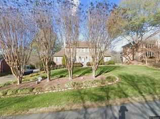 6905 August Dr, Clemmons, NC 27012