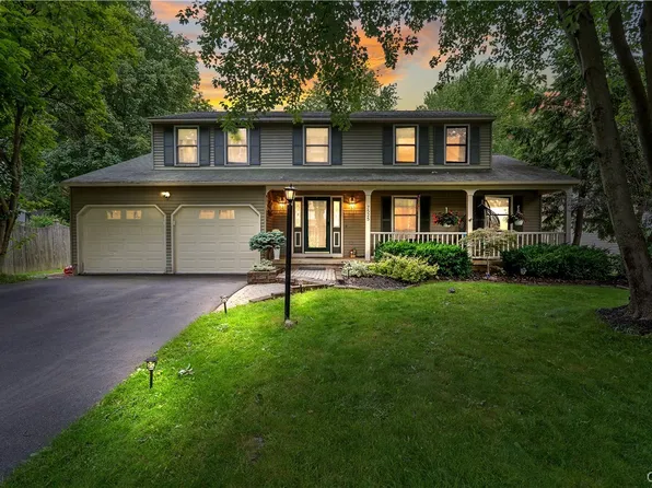 7525 Meadow Wood Dr, North Syracuse, NY 13212