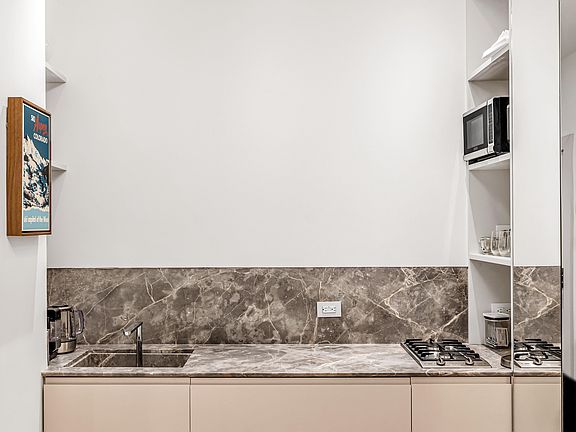 3rd image of 26 E 63rd St APT 8E