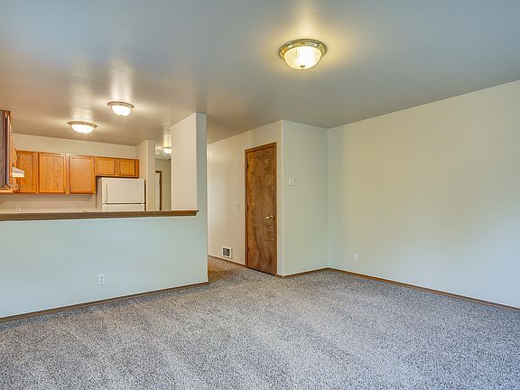 4th image of 1486 NW Falls Creek Loop Unit 4