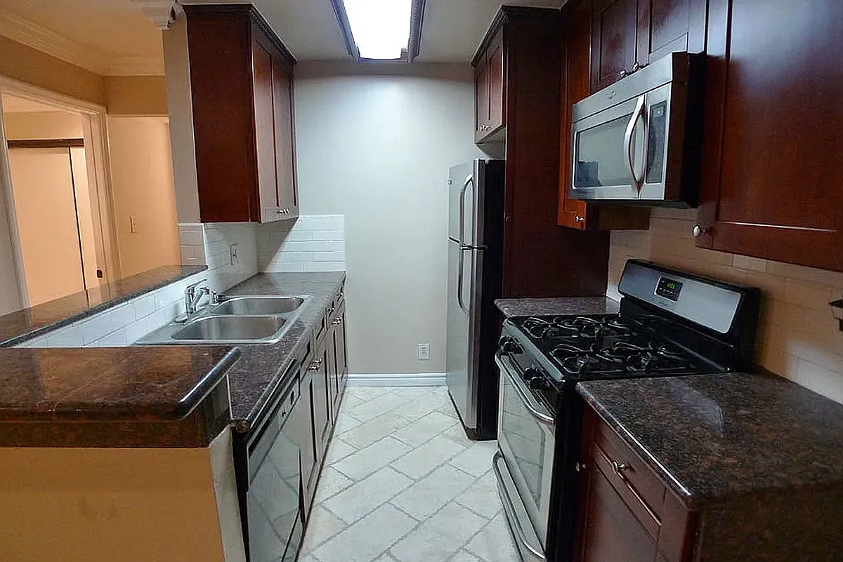 20/20 Villa Apts — Photo 1
