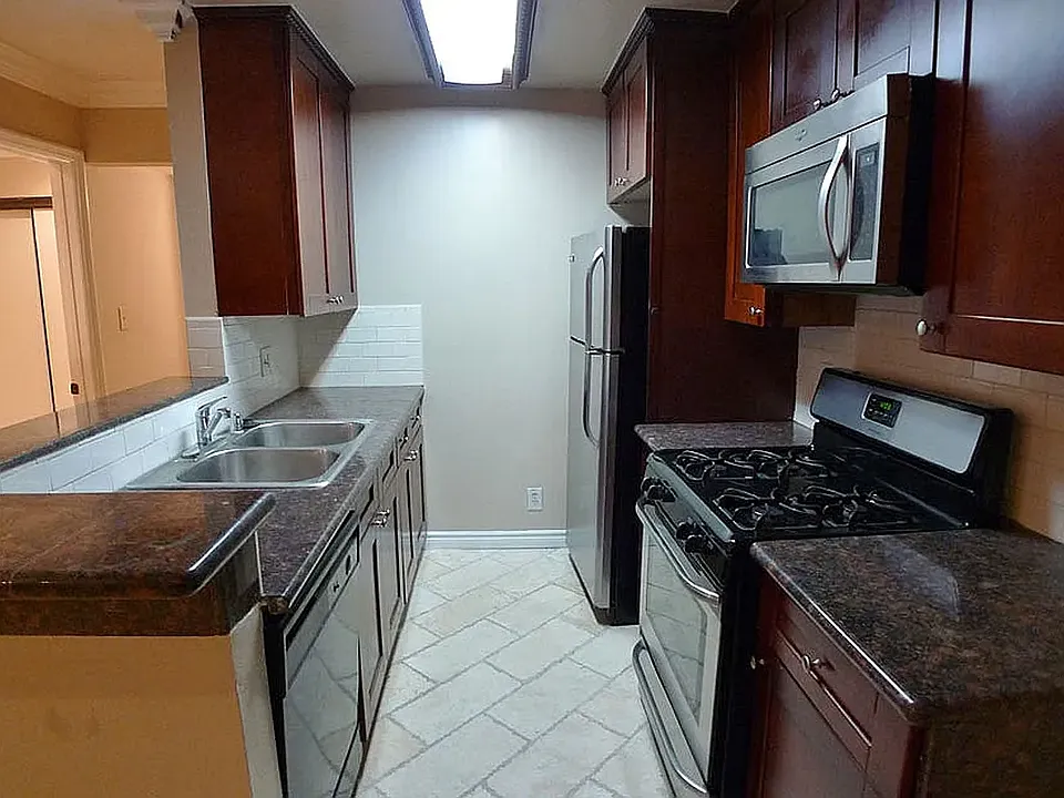 20/20 Villa Apts