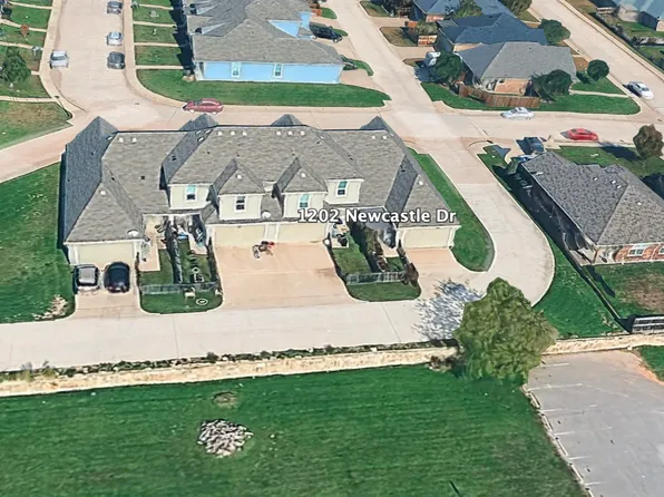 1202 Newcastle Dr, Weatherford, TX 76086