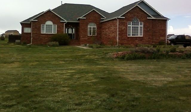 1st image of 208 Willow Dr