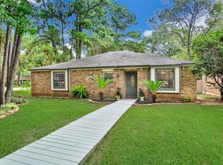 2 E Woodtimber Ct, Spring, TX 77381