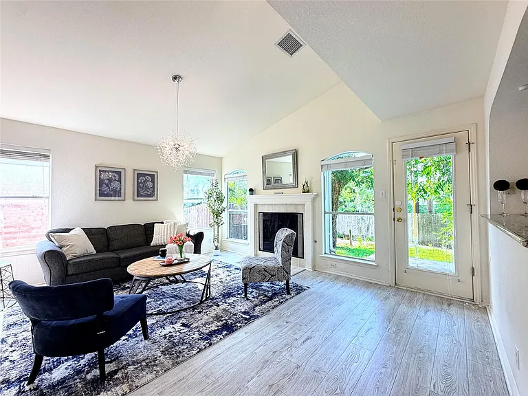 9802 Copper Creek Dr — Photo 9