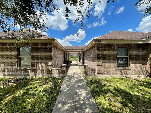 3rd image of 906 W Emerald Dr APT A