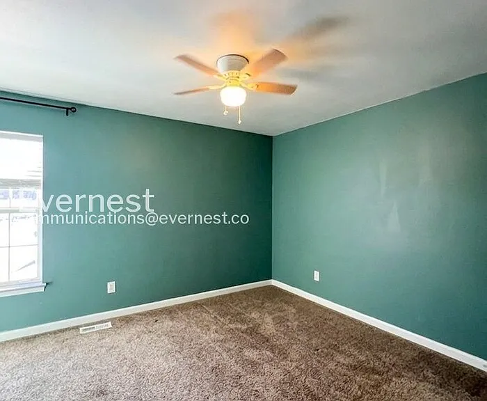 129 Royallbrook Ln — Photo 11