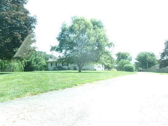 Exterior Neighborhood (street photo)