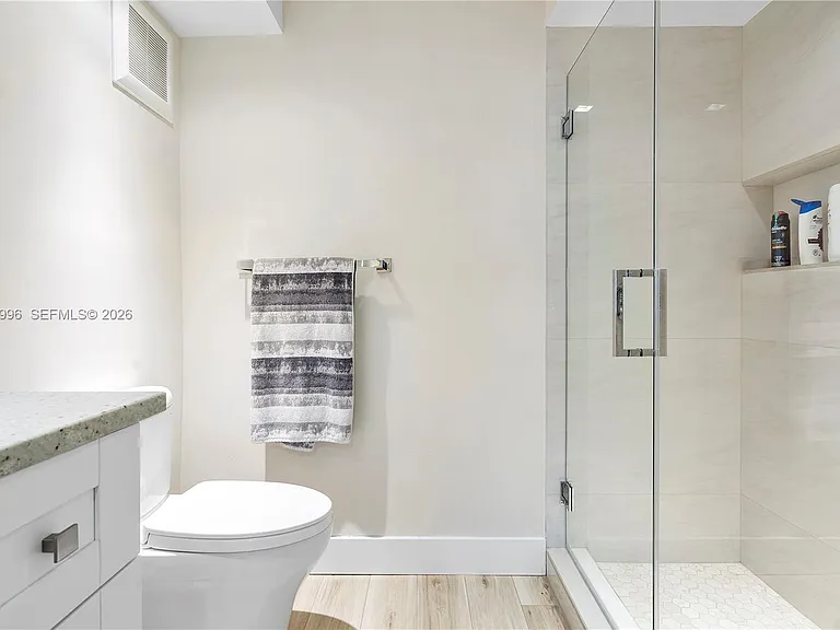 230 Lakeview Dr #106 — Photo 37