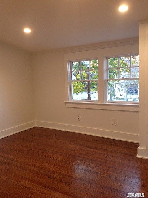 2nd image of 48 Quogue St