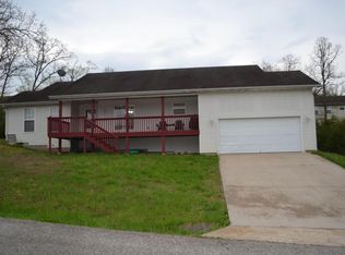 50 Apostle Dr, Reeds Spring, MO 65737