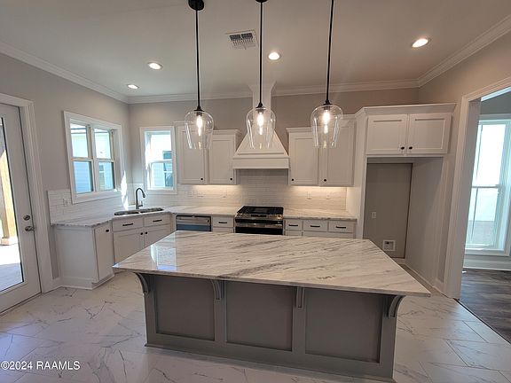 3rd image of 202 Newtown Dr