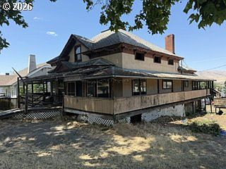 3rd image of 615 E 10th St