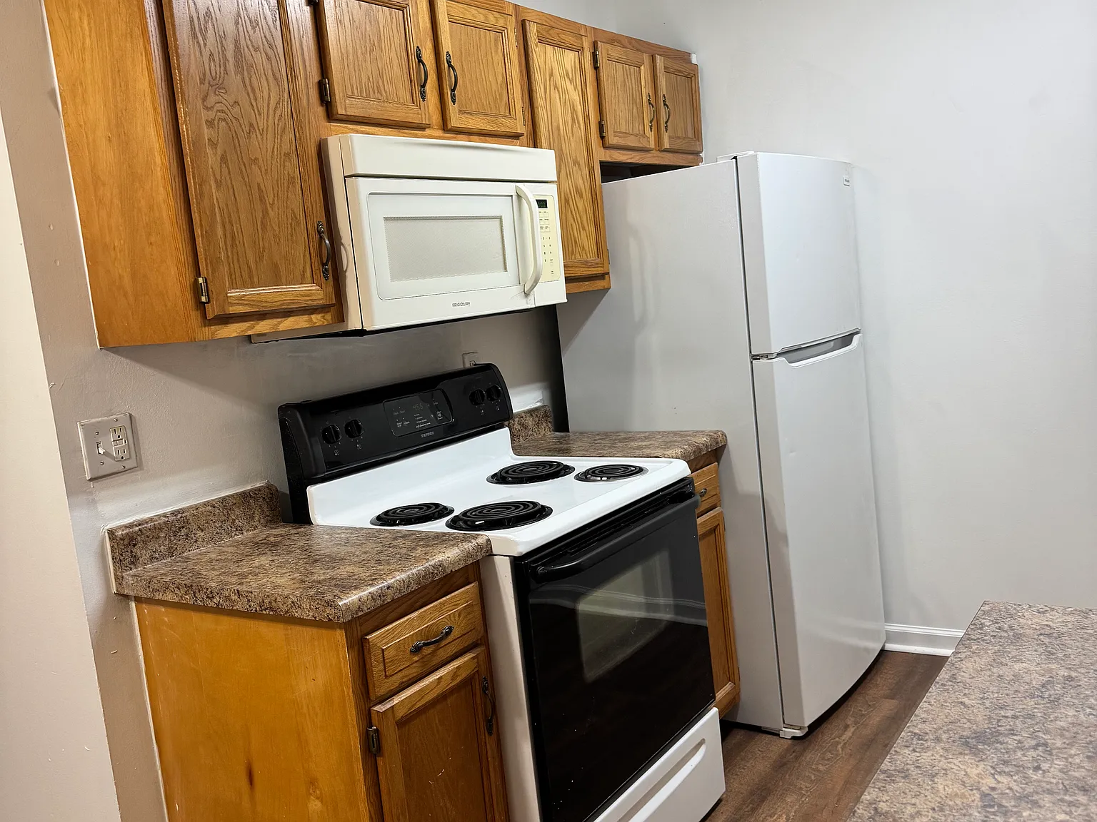 3 bed, 2.5 bath, 1200 sqft, $1,500 — Photo 3