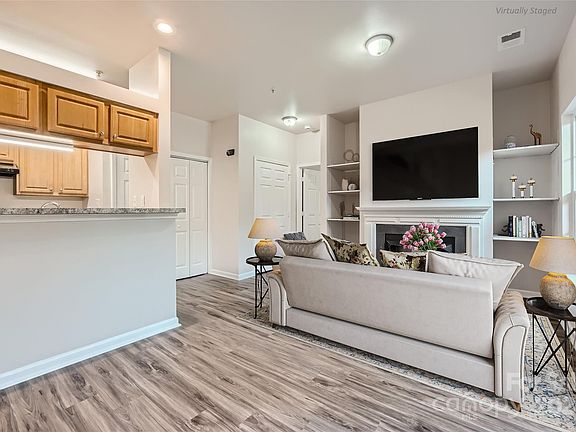 2nd image of 2544 Carya Pond Ln