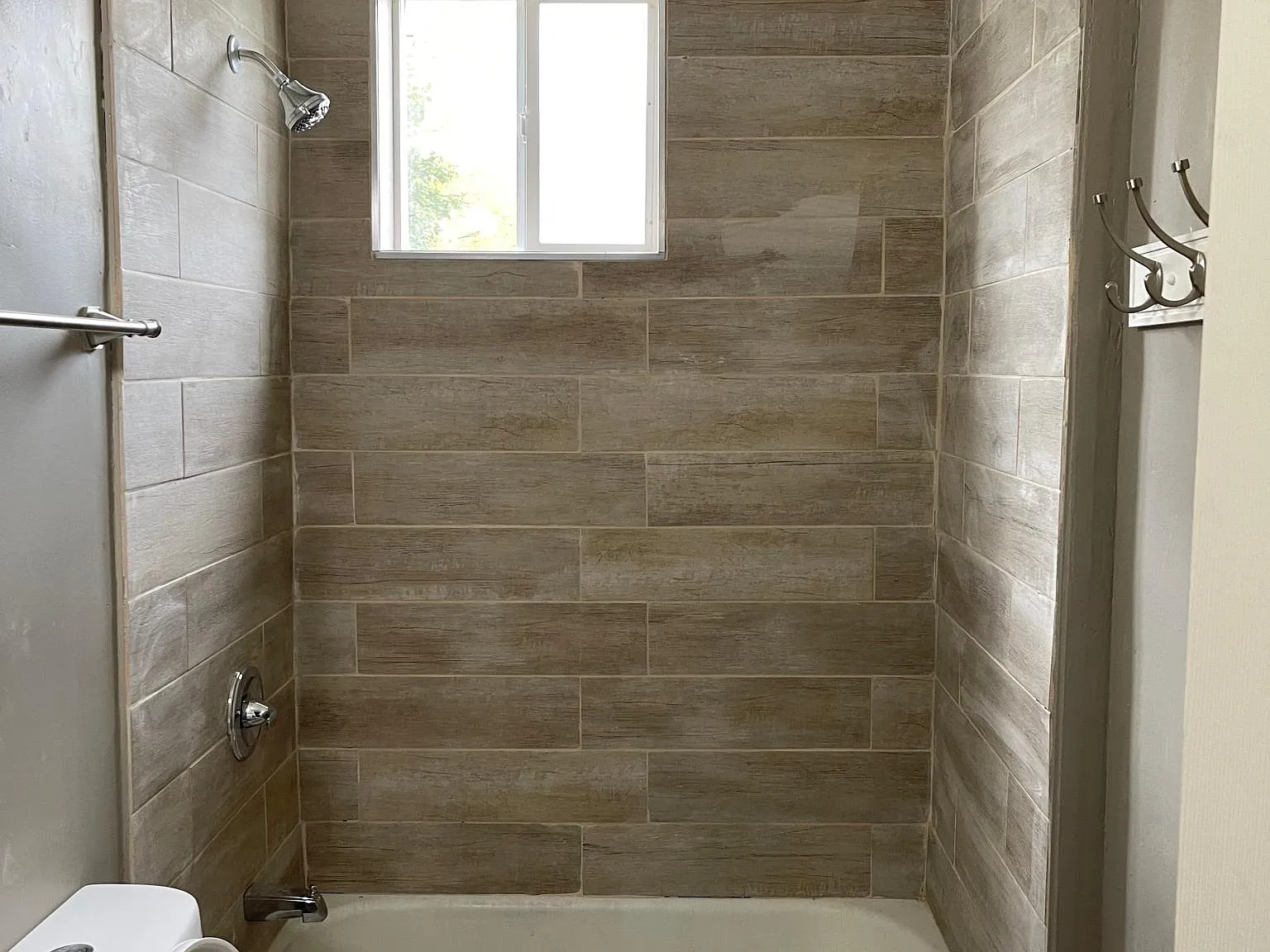 1017 W Keefe Avenue — Photo 3