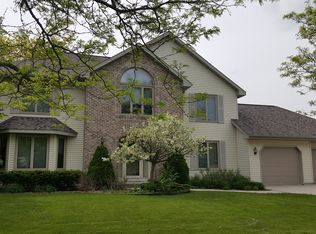 1008 Churchill Ln, Fond Du Lac, WI 54935
