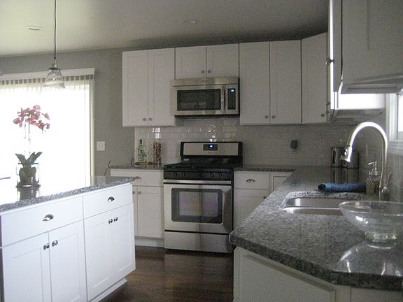 4th image of 282 E 284th St