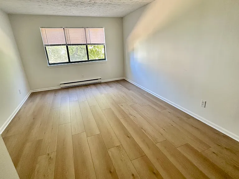 1820 Hudson Ave #17 — Photo 14