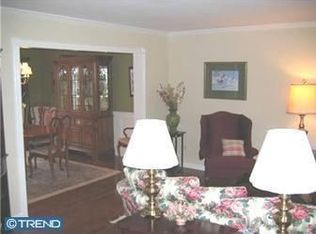 432 Saint Anns Cir, Phoenixville, PA 19460