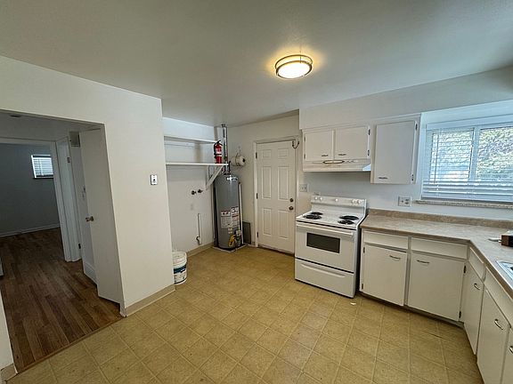 4th image of 415-417 S Owens St #415