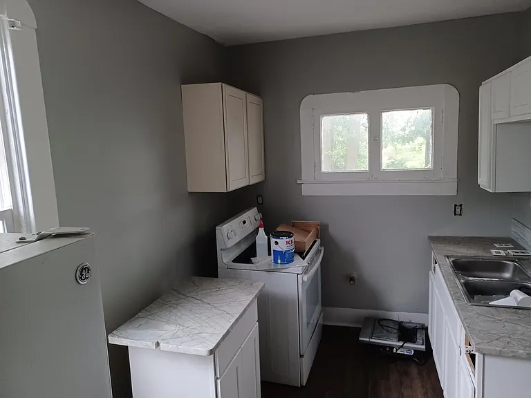 1054 W 31st St #C — Photo 5