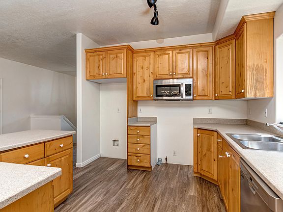 5th image of 7996 N Springshire Dr