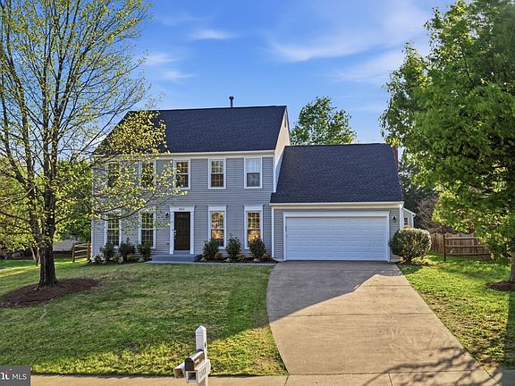 2nd image of 803 Hallyard Ct SE