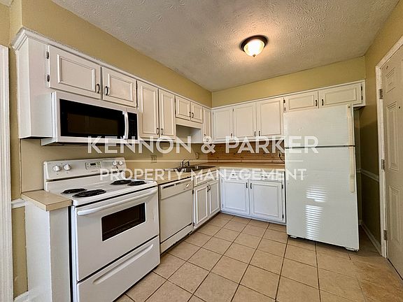 4th image of 3122 Waddell Ct