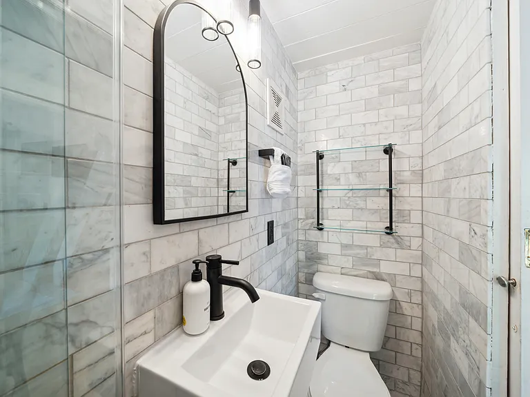 33 1/2 Cannon St #403 — Photo 12