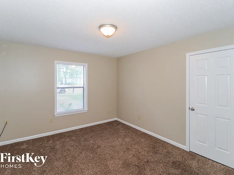 8418 Chippingham Dr — Photo 14